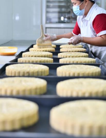 不做月饼的时候厂家在干吗「月饼厂不生产月饼也能赚钱吗」